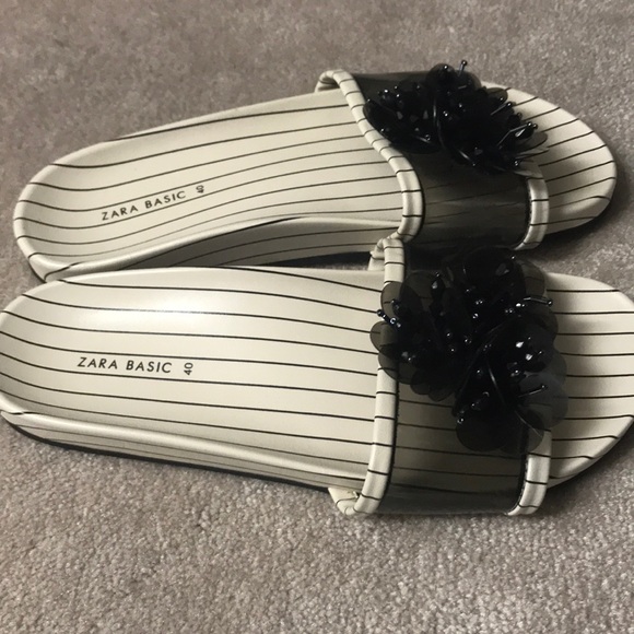 Zara slides - Picture 2 of 2